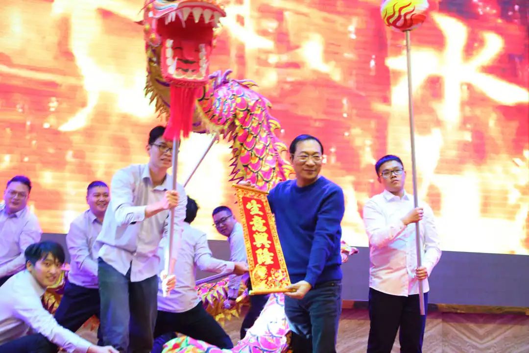 金虎迎新·領(lǐng)跑2022 | 集團(tuán)年度總結(jié)會暨新年晚會完美落幕！(圖16)