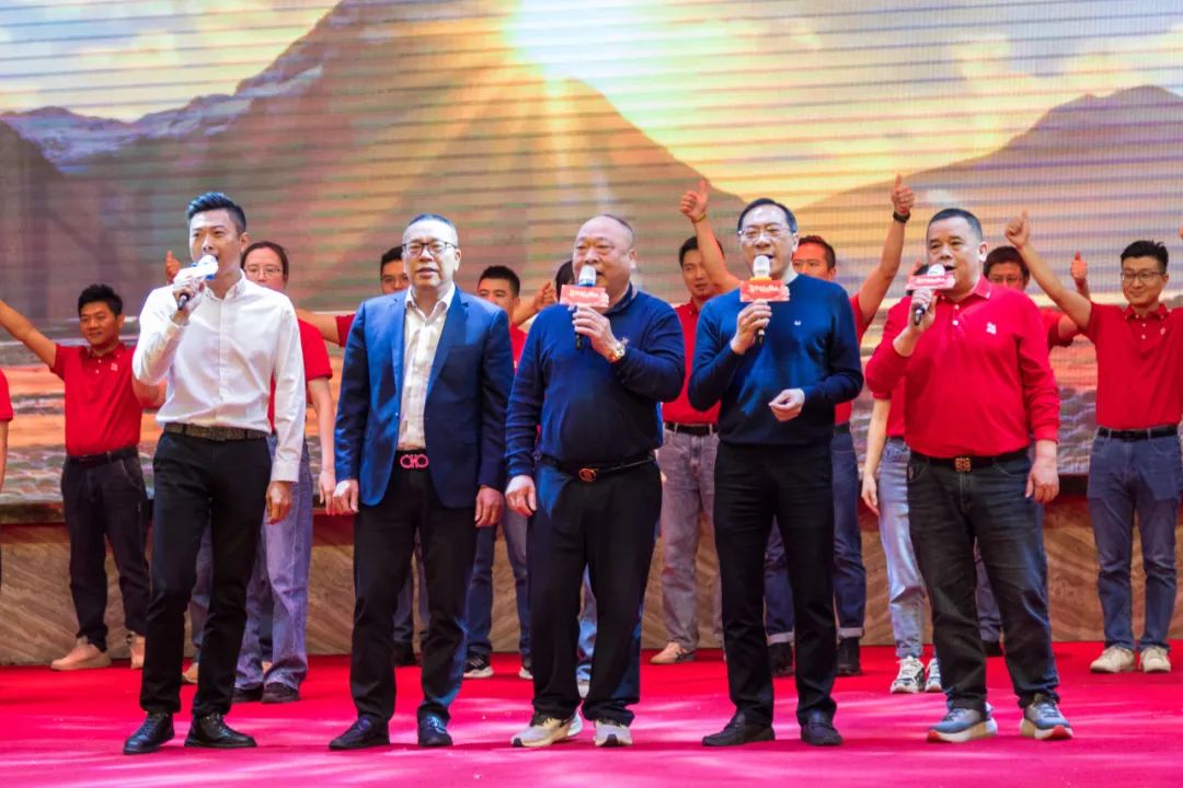 聚勢·創(chuàng)變·敢為 | 強(qiáng)輝集團(tuán)2025年迎新晚會(huì)圓滿結(jié)束，共繪未來新藍(lán)圖(圖20)
