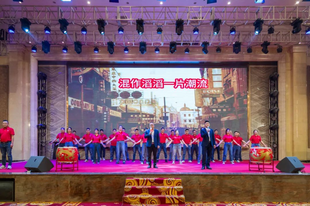 聚勢·創(chuàng)變·敢為 | 強(qiáng)輝集團(tuán)2025年迎新晚會(huì)圓滿結(jié)束，共繪未來新藍(lán)圖(圖22)