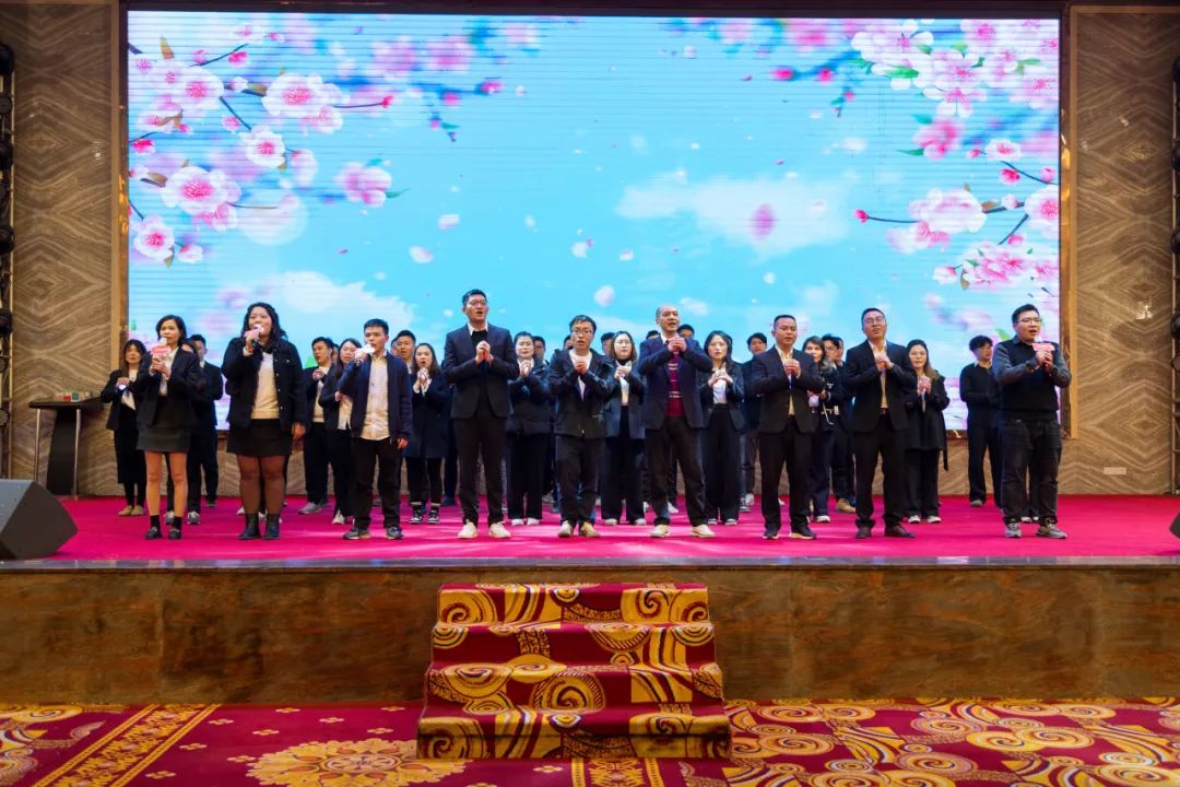 聚勢·創(chuàng)變·敢為 | 強(qiáng)輝集團(tuán)2025年迎新晚會(huì)圓滿結(jié)束，共繪未來新藍(lán)圖(圖26)